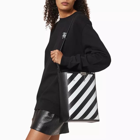 Off-White Diagonal Stripe Tote Bag - Picture 3 of 9